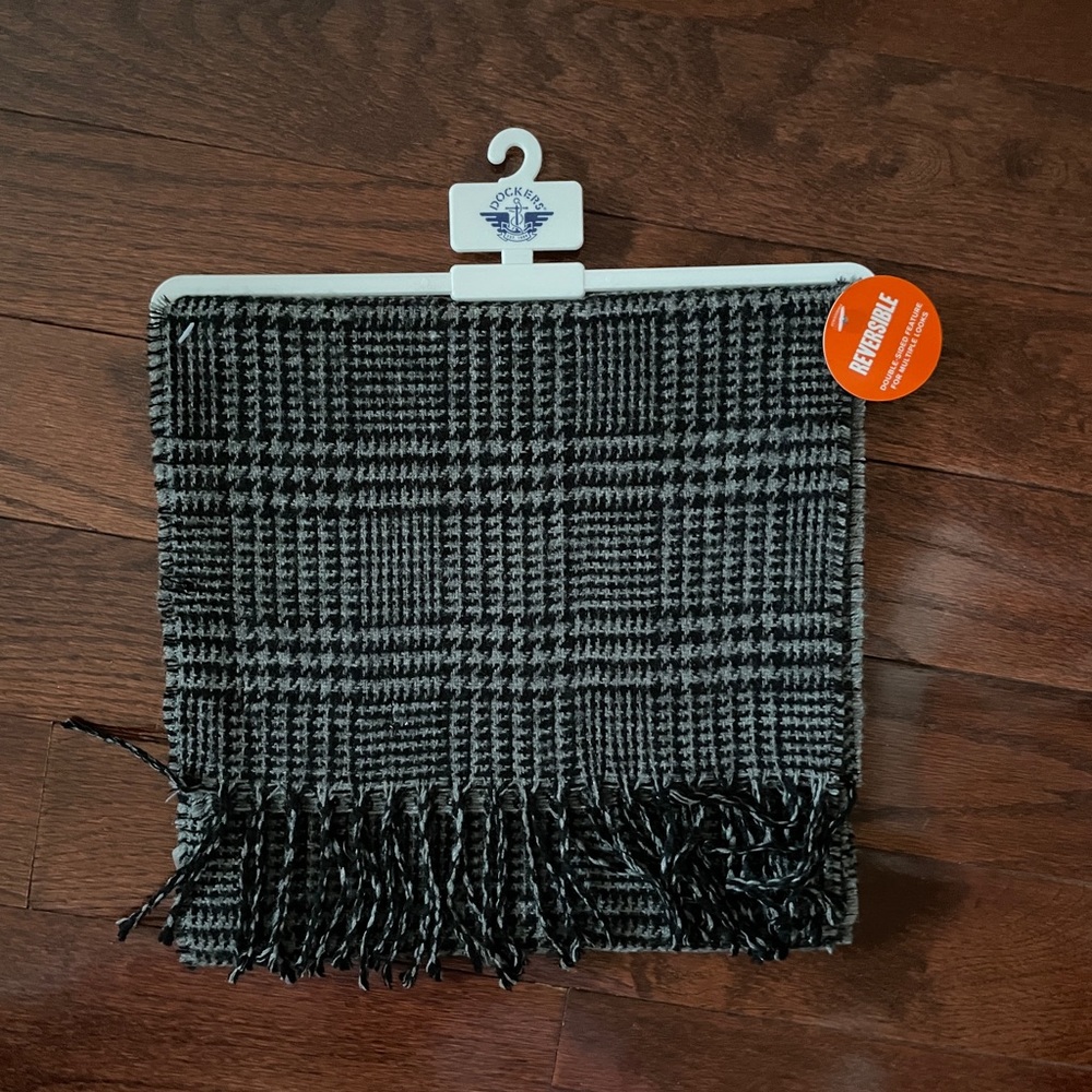 NWT Docker’s Men’s Scarf